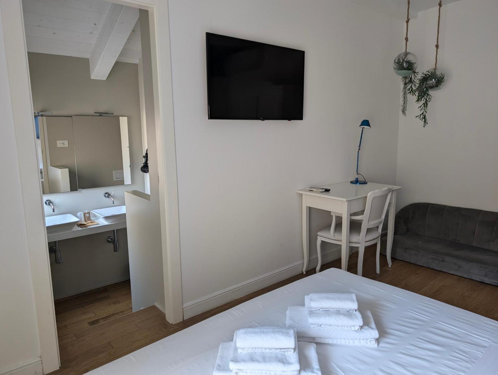 Cosmopolitan Central Rooms Болонья Экстерьер фото